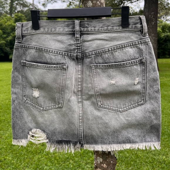NWT We The Free Relaxed & Destroyed Denim Mini Skirt, Grey, Size 27 - Picture 2 of 5